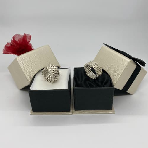 Jewelry showcase 0